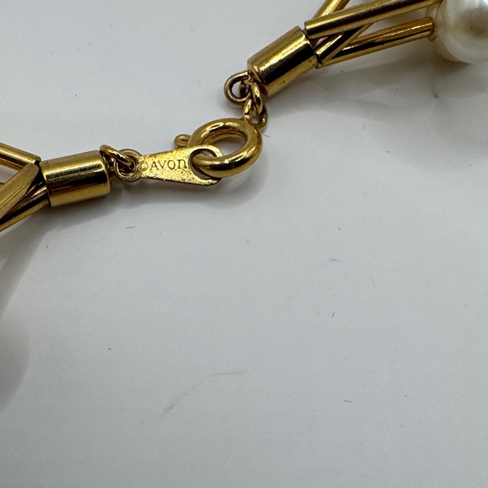 Avon 3 Strand faux pearl gold-tone necklace 18” - Picture 3 of 4